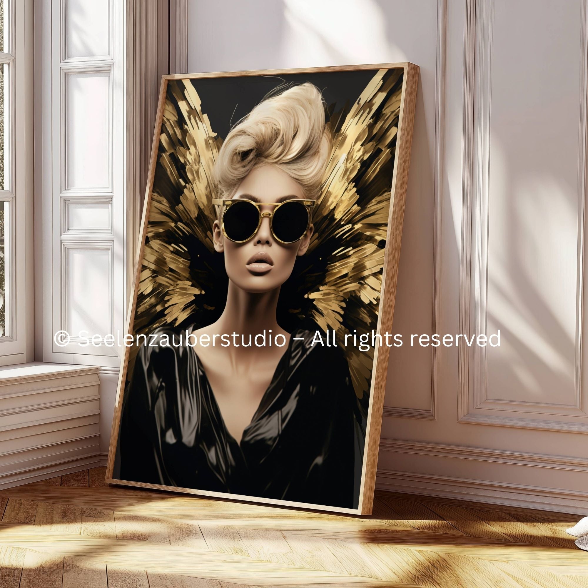 Fashion Engel Poster in Gold und Schwarz – Moderner Glamour Engel Art Print, Luxus Wandbild, Extravagante Engel Fashion Kunst